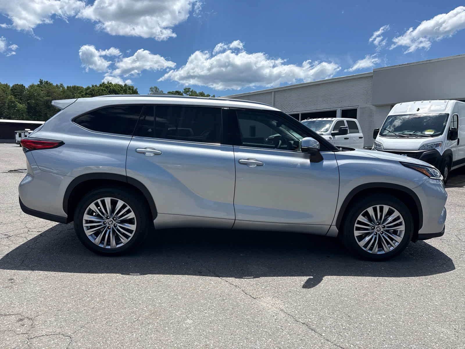 toyota highlander 2023 5TDFARAH3PS526887 image toyota highlander 2023 5TDFARAH3PS526887 image