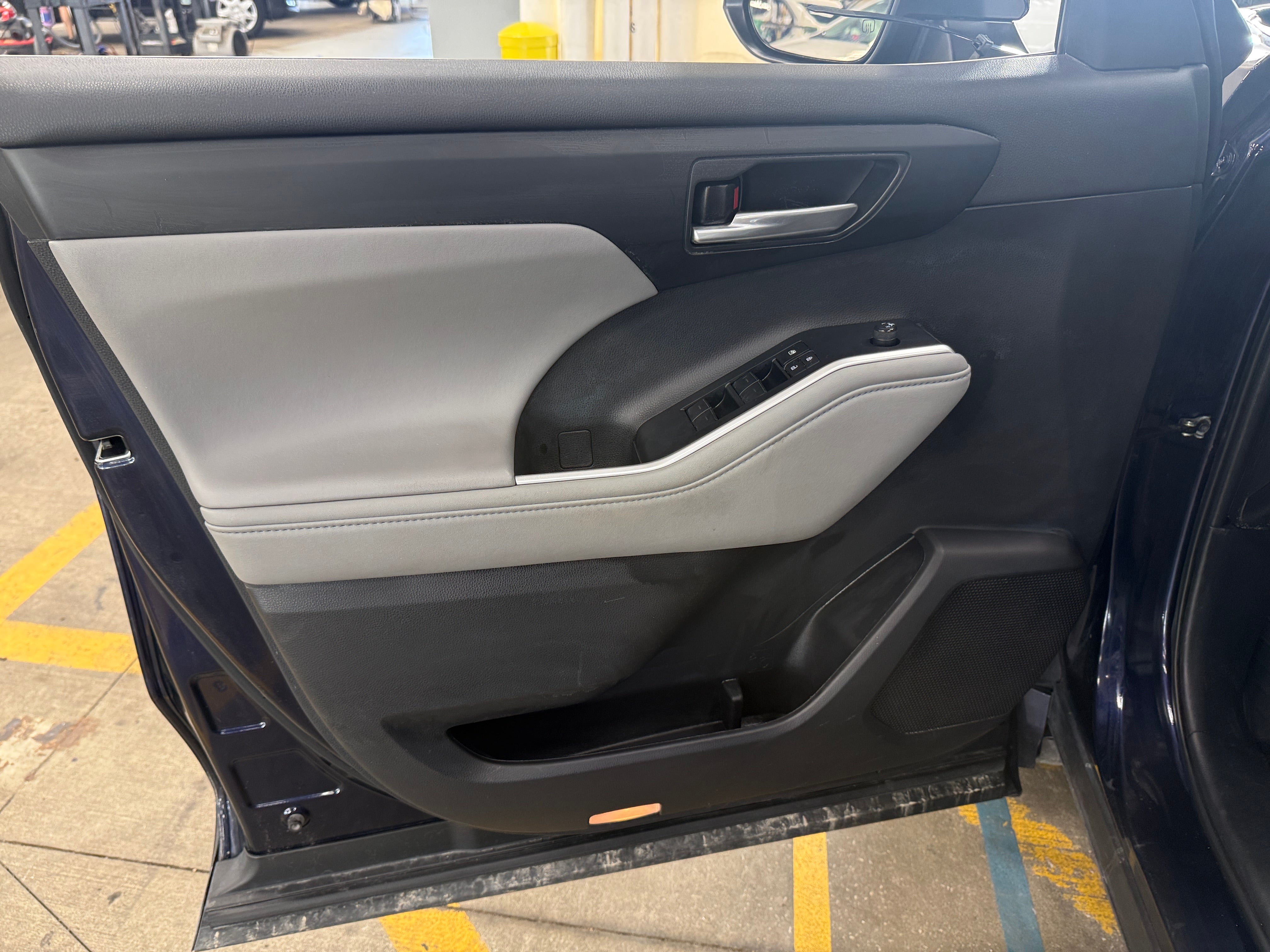 toyota highlander 2023 5TDKDRBH8PS035574 image toyota highlander 2023 5TDKDRBH8PS035574 image