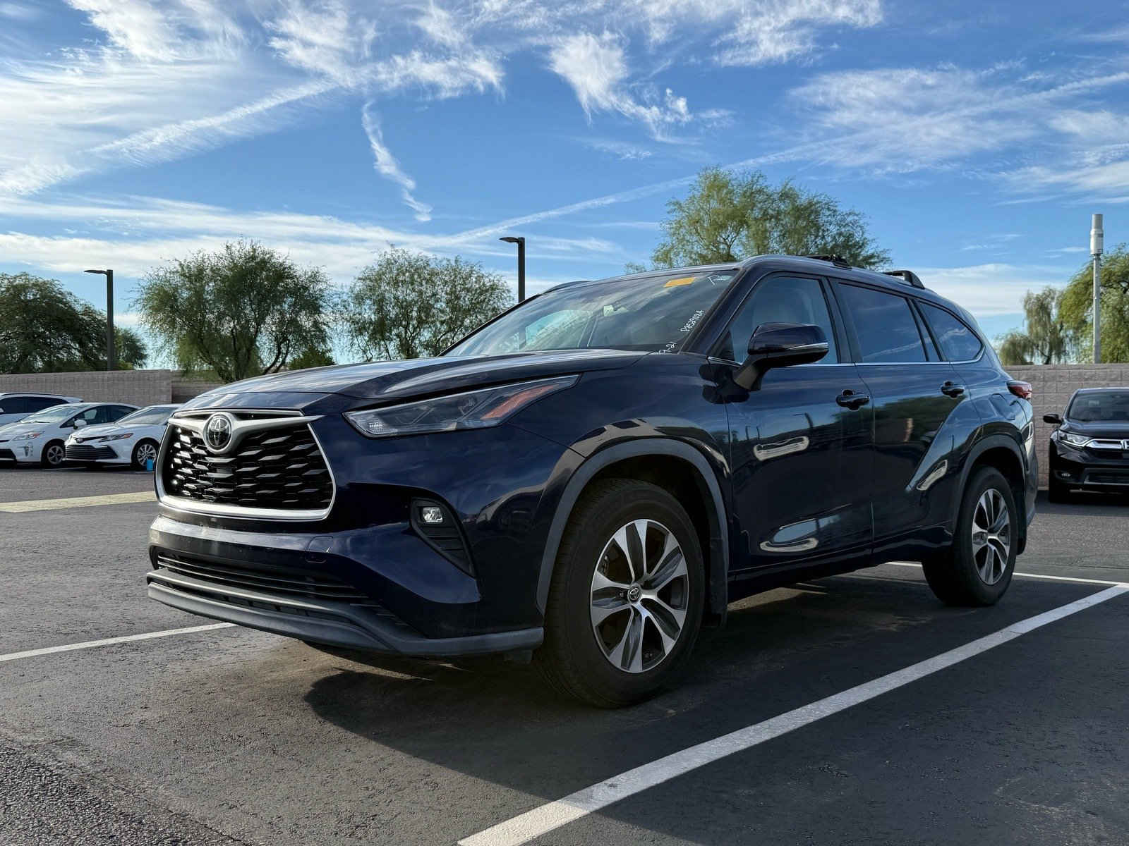 toyota highlander 2023 5TDKDRAH0PS012498 image