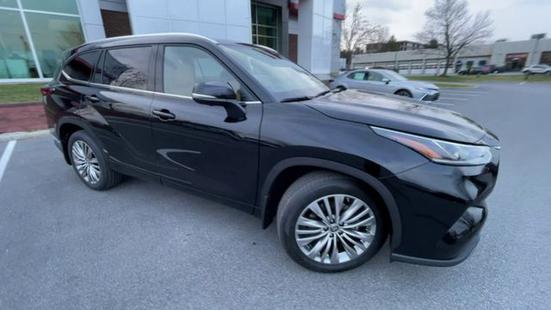 toyota highlander 2023 5TDKDRBHXPS005900 image