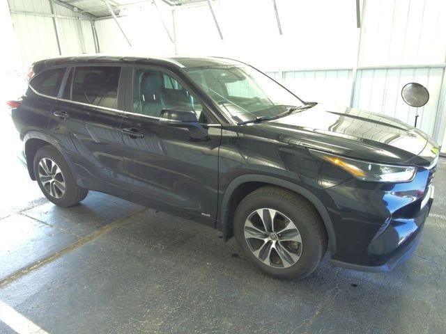 toyota highlander 2023 5TDKBRCHXPS590160 image
