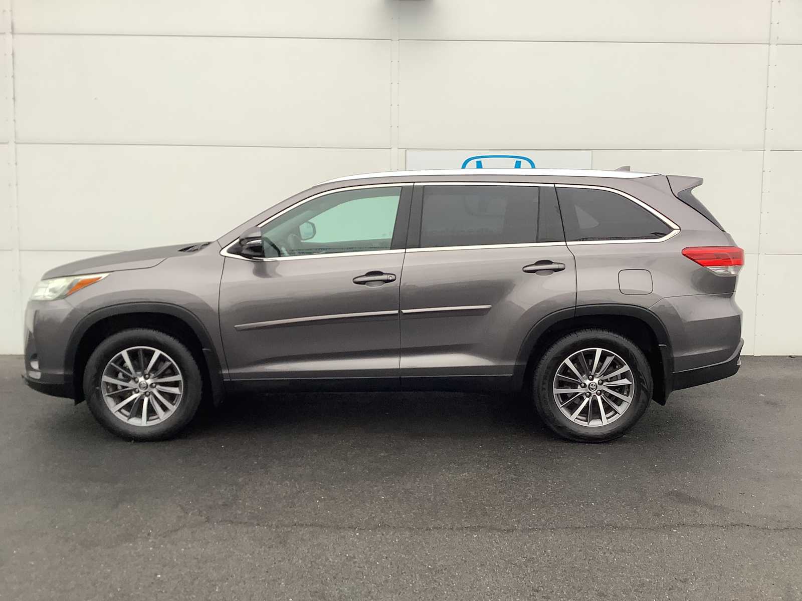 toyota highlander 2019 5TDJZRFH9KS594762 image toyota highlander 2019 5TDJZRFH9KS594762 image