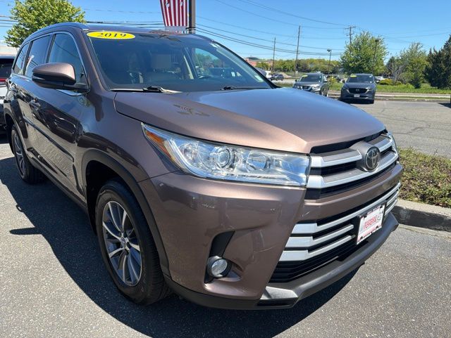 toyota highlander 2019 5TDJZRFH2KS965857 image toyota highlander 2019 5TDJZRFH2KS965857 image