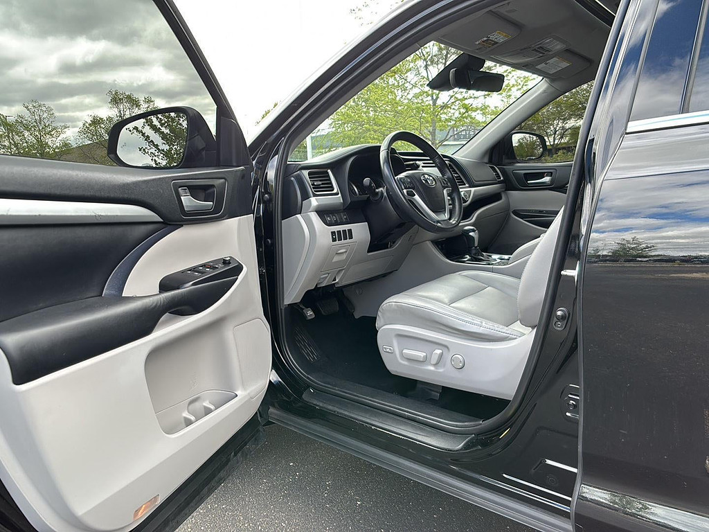 toyota highlander 2019 5TDJZRFH6KS572282 image toyota highlander 2019 5TDJZRFH6KS572282 image