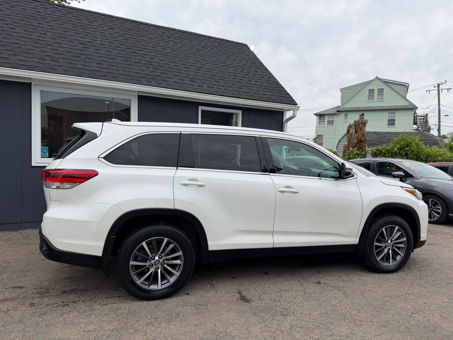 toyota highlander 2019 5TDJZRFH1KS584355 image toyota highlander 2019 5TDJZRFH1KS584355 image