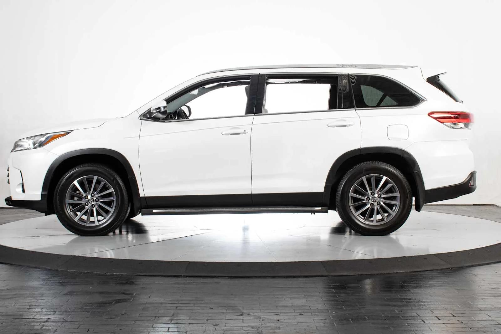 toyota highlander 2019 5TDJZRFH2KS704583 image toyota highlander 2019 5TDJZRFH2KS704583 image