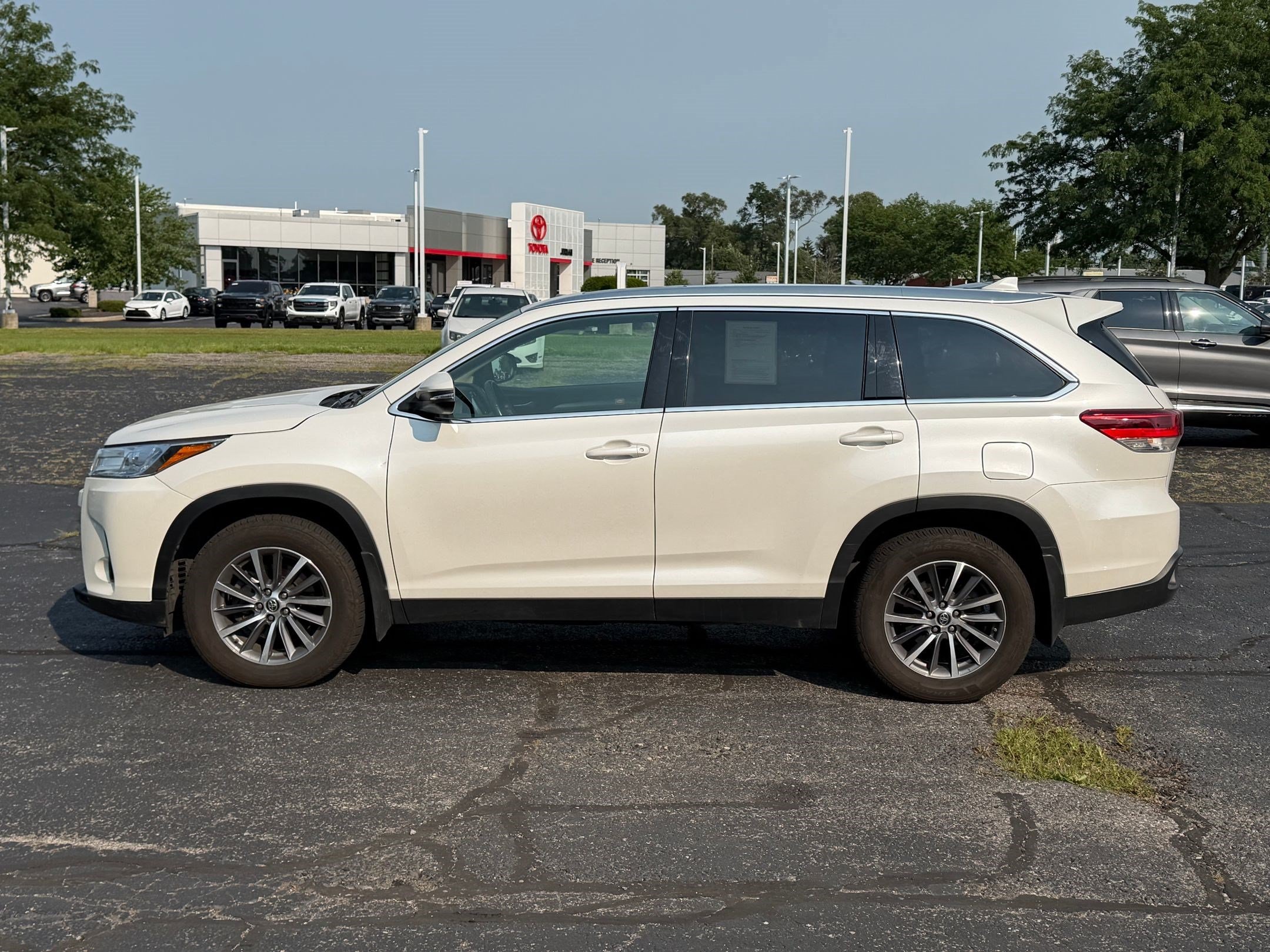 toyota highlander 2019 5TDJZRFH7KS617049 image toyota highlander 2019 5TDJZRFH7KS617049 image