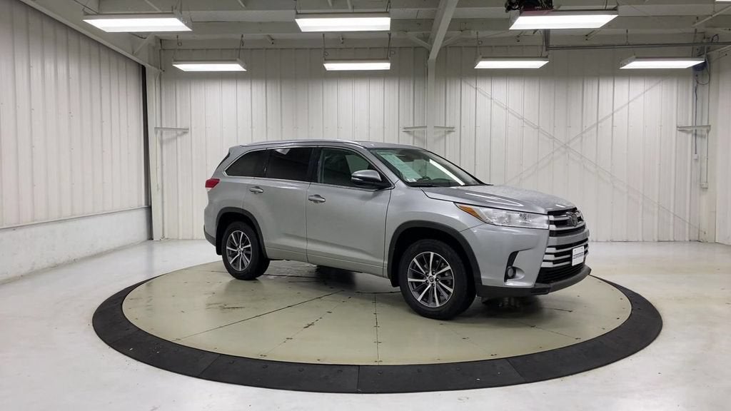 toyota highlander 2018 5TDJZRFH9JS857945 image toyota highlander 2018 5TDJZRFH9JS857945 image