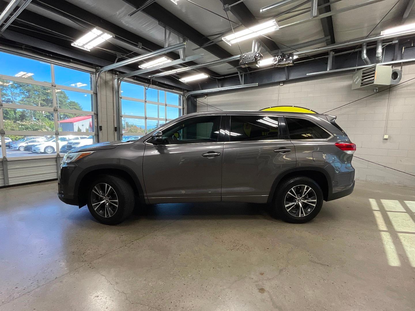 toyota highlander 2018 5TDZARFH1JS035036 image toyota highlander 2018 5TDZARFH1JS035036 image
