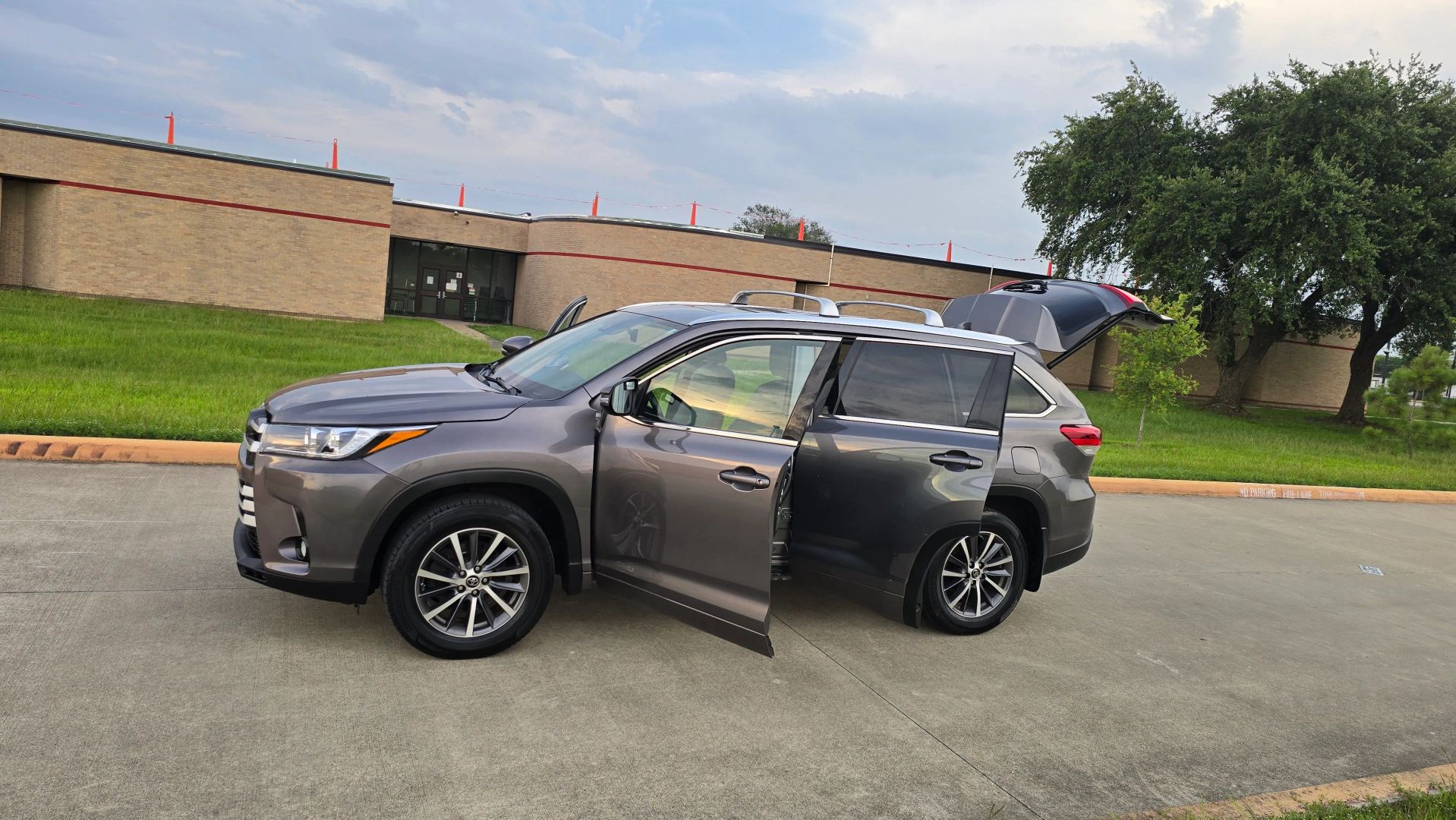 toyota highlander 2018 5TDJZRFH2JS848164 image toyota highlander 2018 5TDJZRFH2JS848164 image