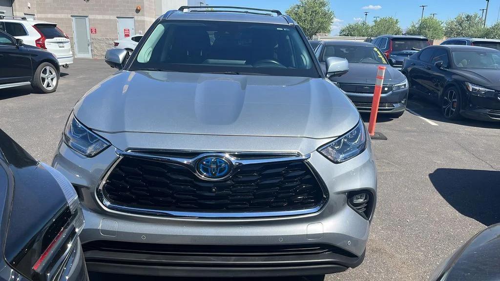 toyota highlander 2024 5TDXBRCH5RS637622 image toyota highlander 2024 5TDXBRCH5RS637622 image