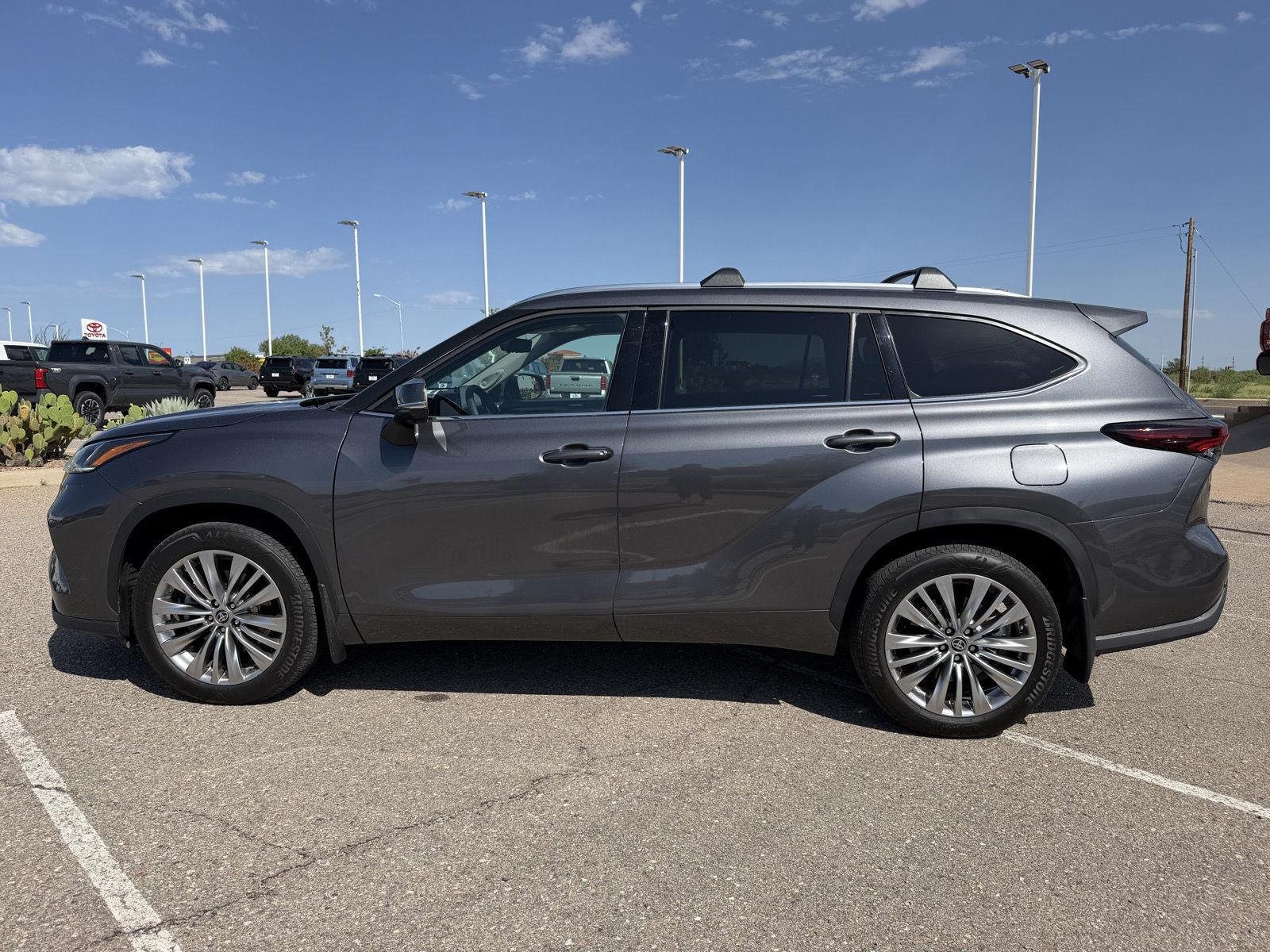 toyota highlander 2024 5TDKDRBH5RS552916 image toyota highlander 2024 5TDKDRBH5RS552916 image