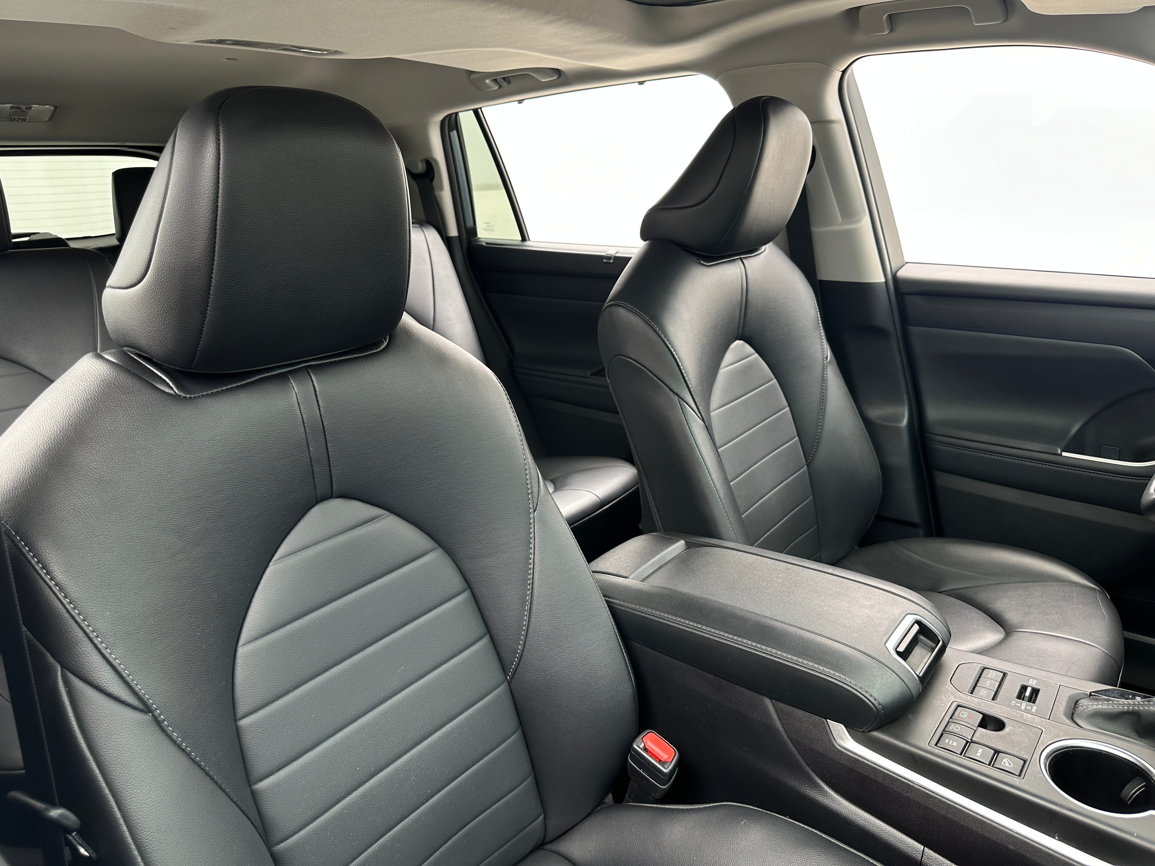 toyota highlander 2024 5TDKDRBH0RS562592 image toyota highlander 2024 5TDKDRBH0RS562592 image