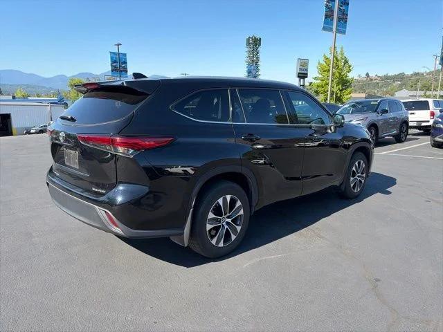 toyota highlander 2022 5TDGZRBH9NS188520 image toyota highlander 2022 5TDGZRBH9NS188520 image