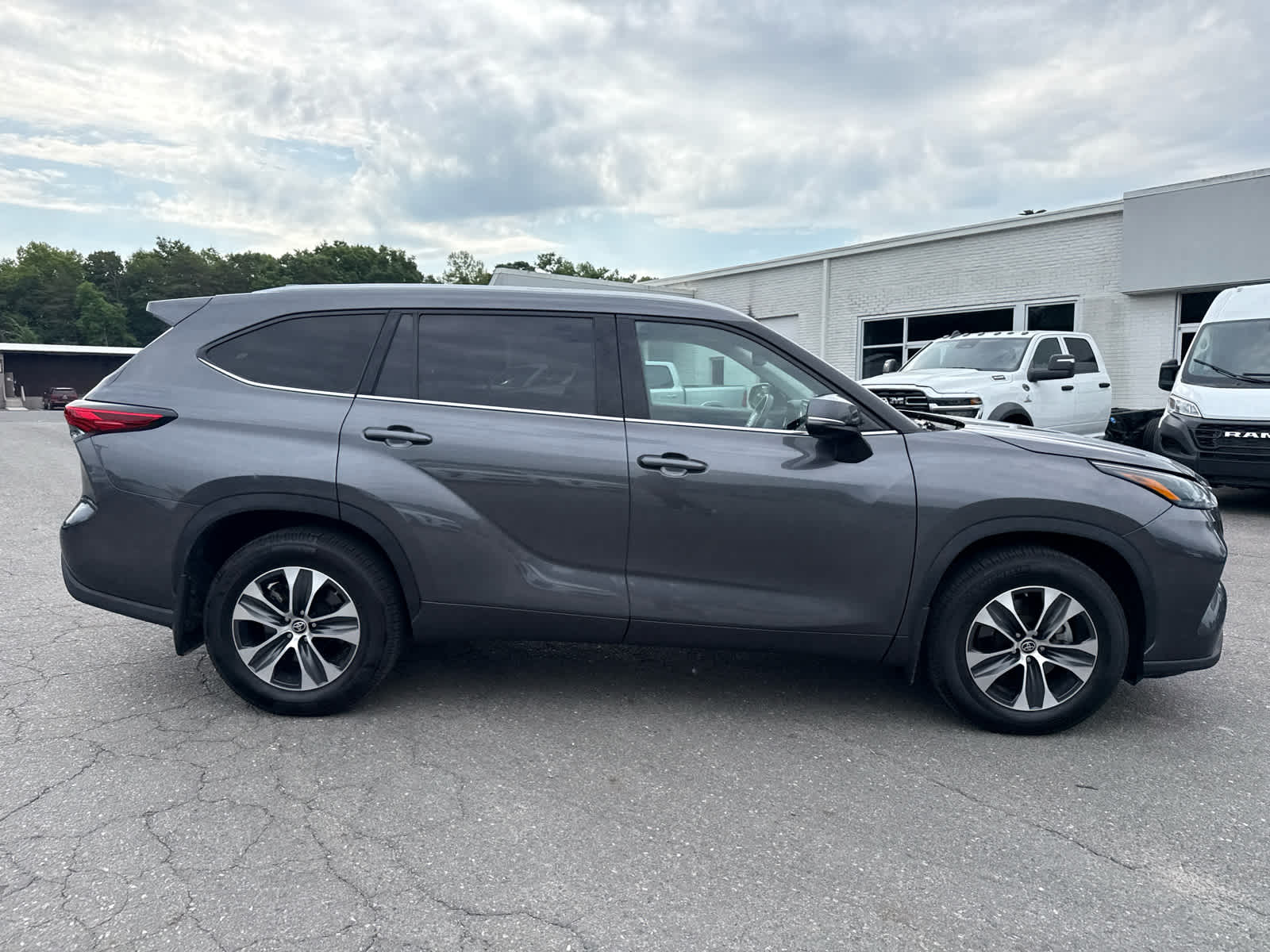 toyota highlander 2022 5TDGZRBH7NS250898 image toyota highlander 2022 5TDGZRBH7NS250898 image