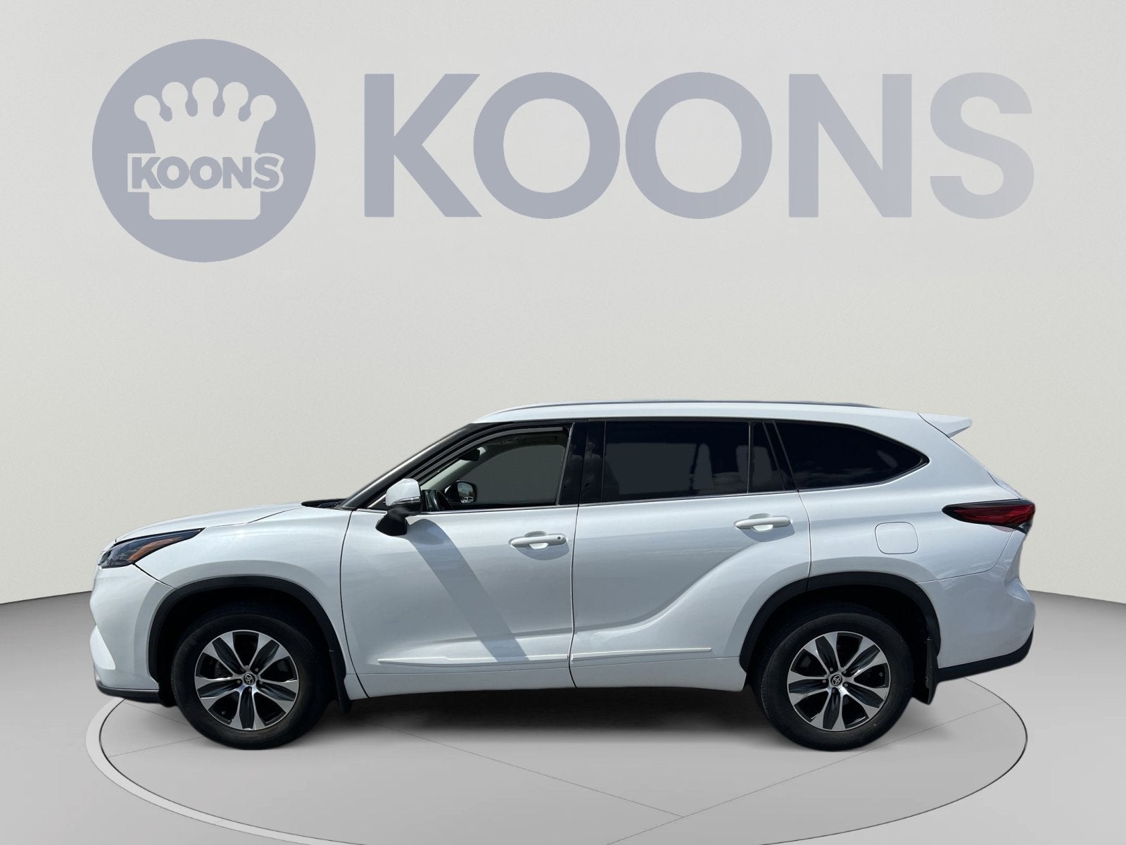 toyota highlander 2022 5TDGZRBH9NS576198 image toyota highlander 2022 5TDGZRBH9NS576198 image