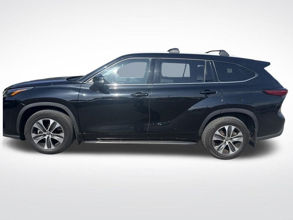 toyota highlander 2022 5TDGZRBH3NS559915 image toyota highlander 2022 5TDGZRBH3NS559915 image