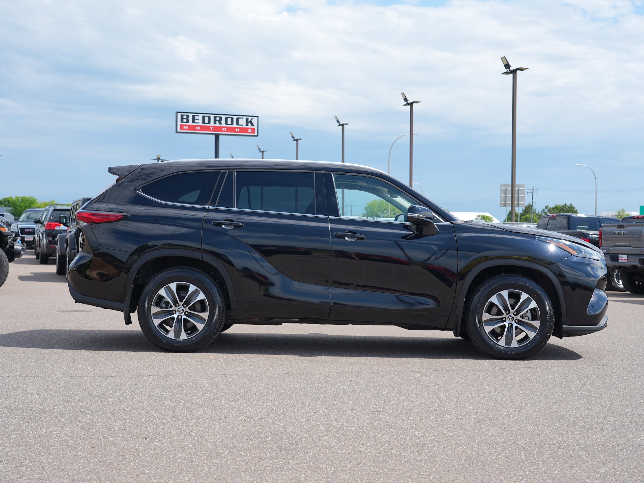 toyota highlander 2022 5TDGZRBH6NS564686 image toyota highlander 2022 5TDGZRBH6NS564686 image