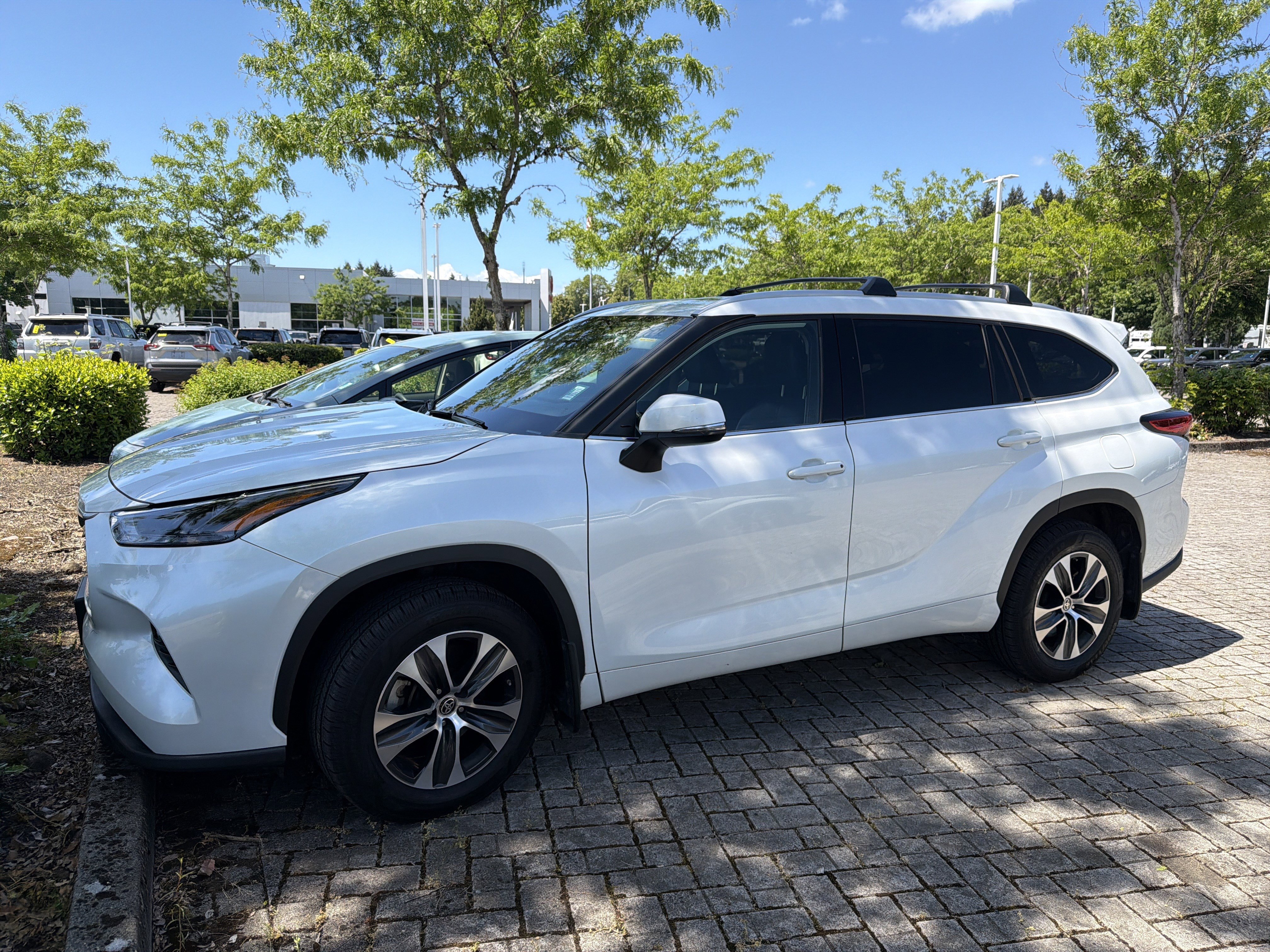 toyota highlander 2022 5TDGZRBH8NS583479 image toyota highlander 2022 5TDGZRBH8NS583479 image