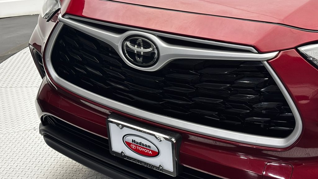 toyota highlander 2022 5TDGZRBH3NS588654 image toyota highlander 2022 5TDGZRBH3NS588654 image