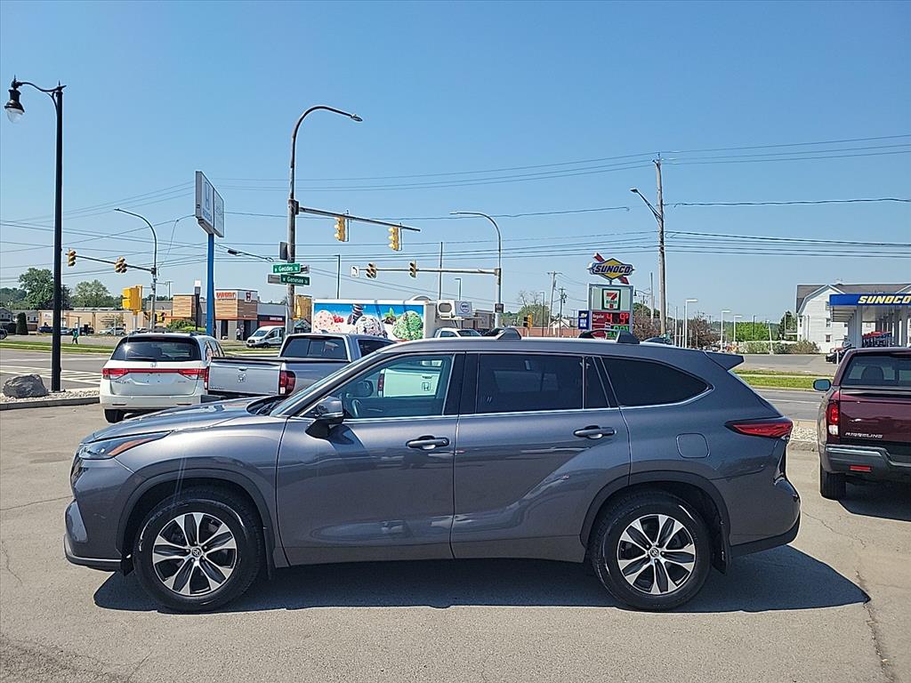 toyota highlander 2022 5TDGZRBH7NS574580 image toyota highlander 2022 5TDGZRBH7NS574580 image