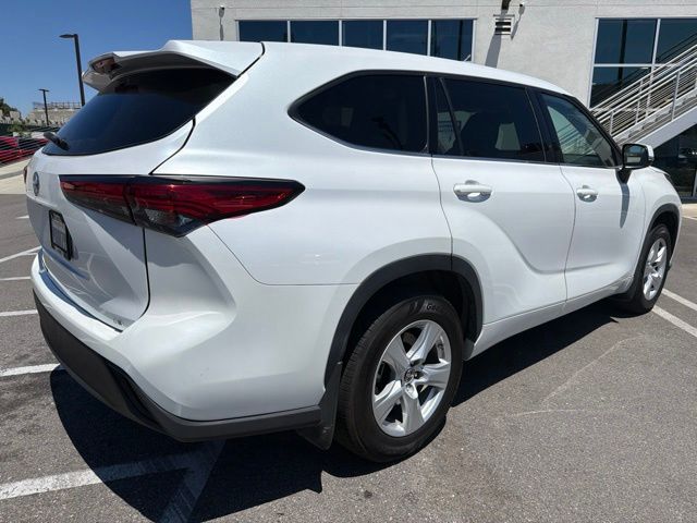 toyota highlander 2022 5TDZZRAH9NS120373 image