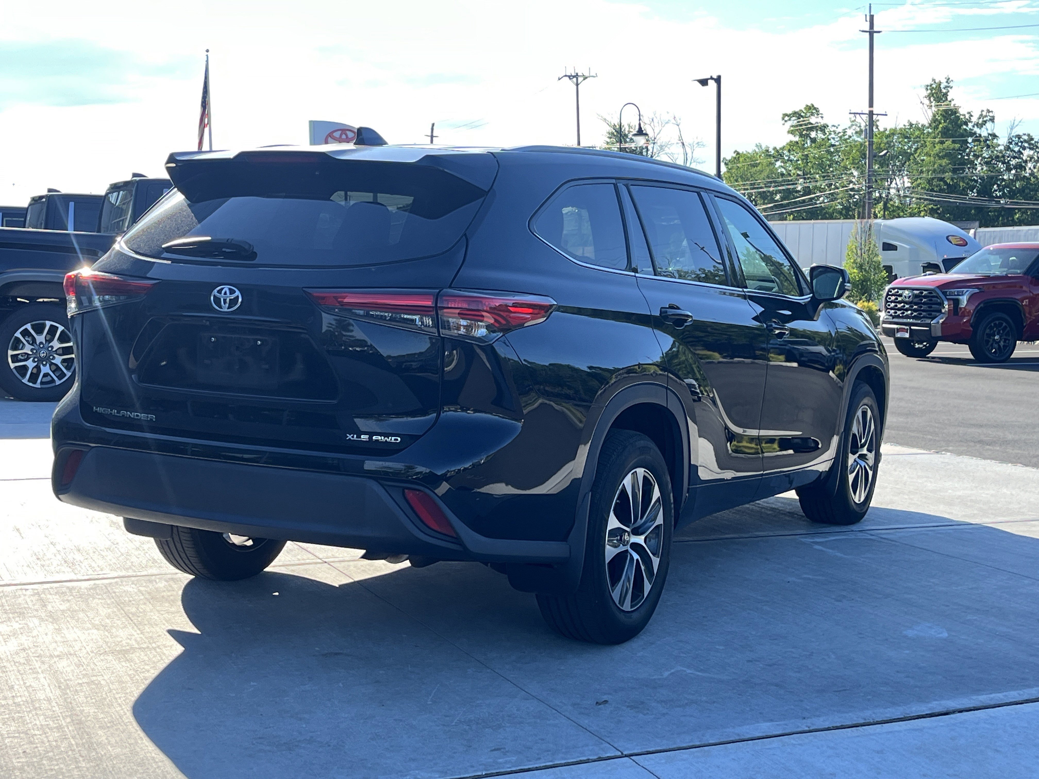toyota highlander 2022 5TDGZRBH6NS573985 image toyota highlander 2022 5TDGZRBH6NS573985 image