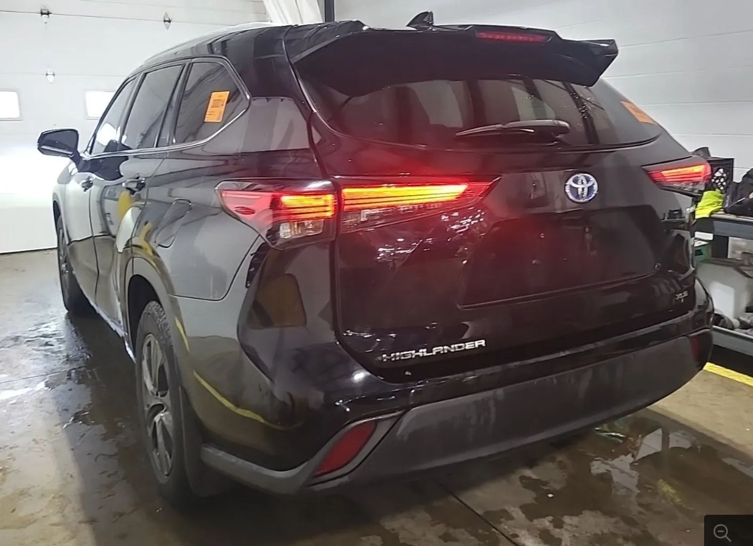 toyota highlander 2022 5TDGBRCH6NS546644 image