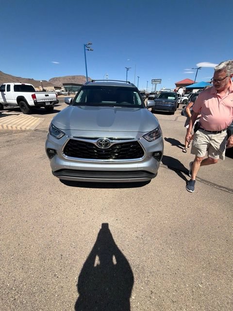toyota highlander 2022 5TDFZRAH7NS127079 image