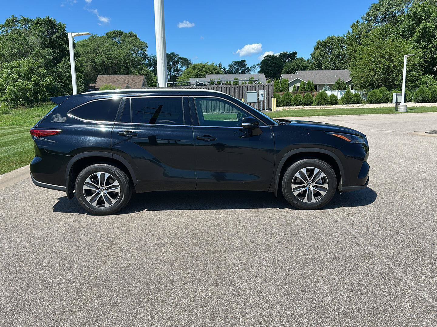 toyota highlander 2022 5TDGZRBH6NS181654 image toyota highlander 2022 5TDGZRBH6NS181654 image