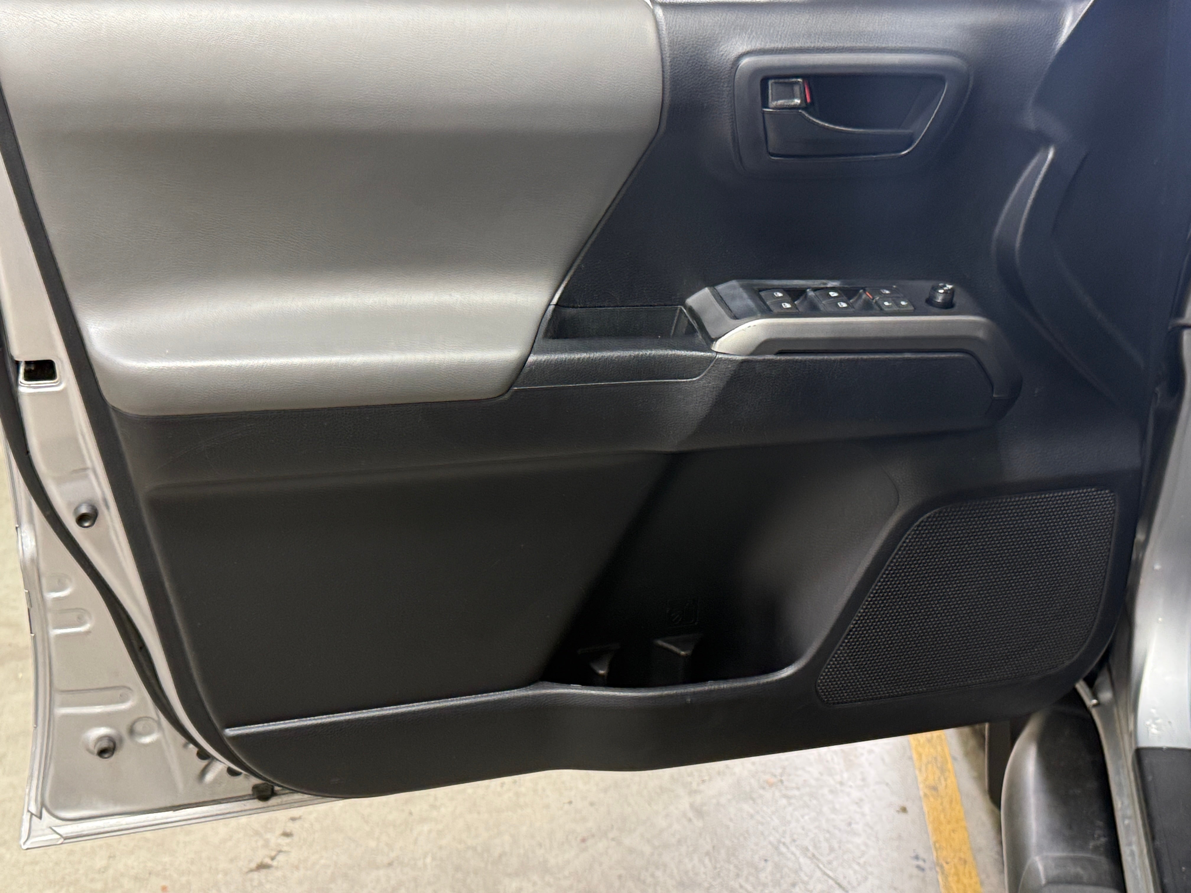 toyota tacoma 2019 5TFAZ5CN5KX075351 image