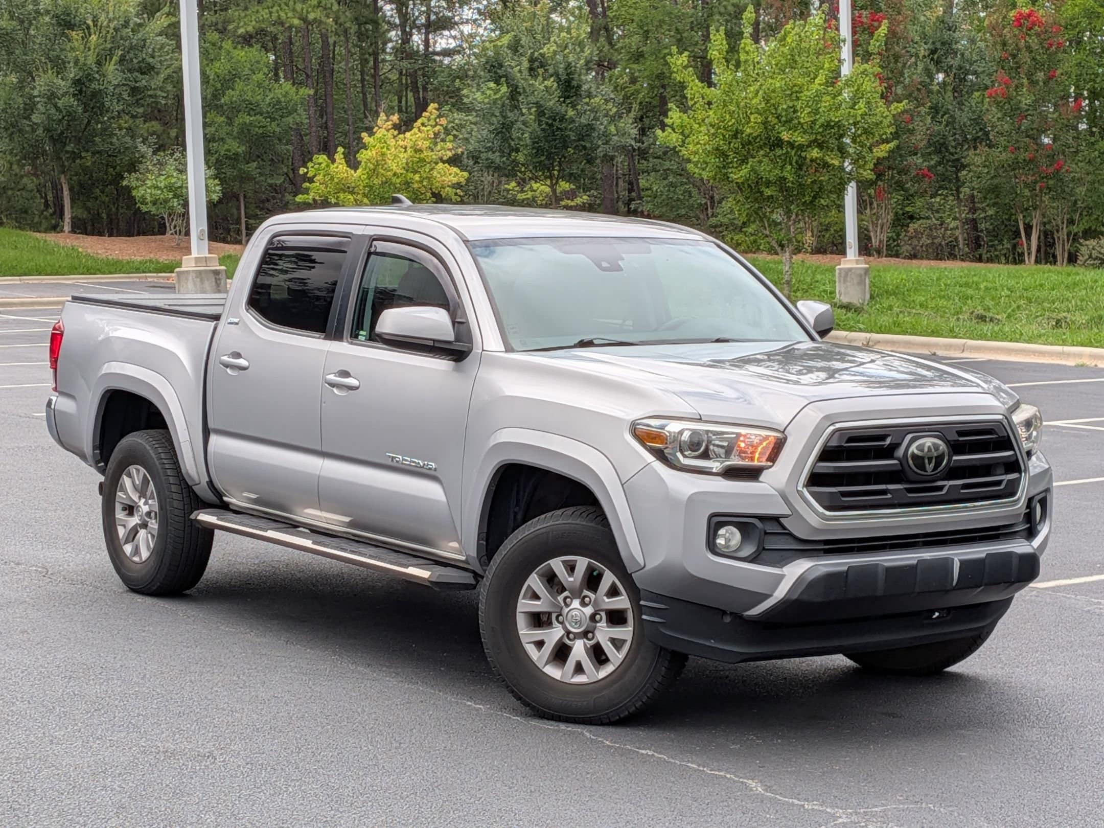 toyota tacoma 2018 5TFAZ5CN5JX070195 image