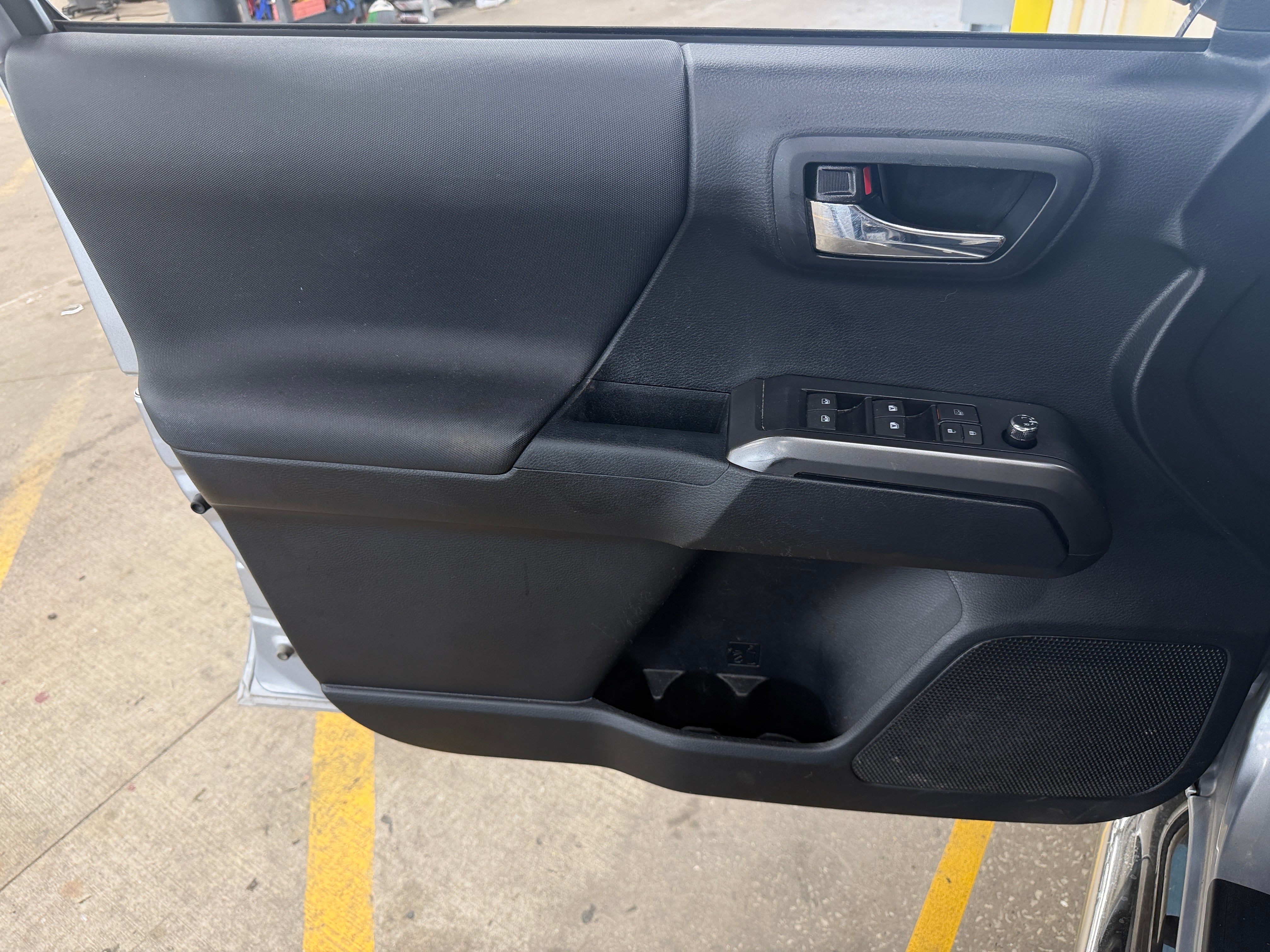toyota tacoma 2018 3TMCZ5AN3JM158793 image toyota tacoma 2018 3TMCZ5AN3JM158793 image