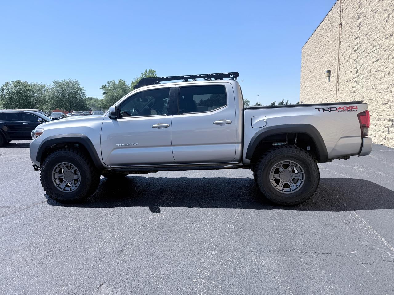 toyota tacoma 2018 3TMCZ5AN1JM147825 image toyota tacoma 2018 3TMCZ5AN1JM147825 image