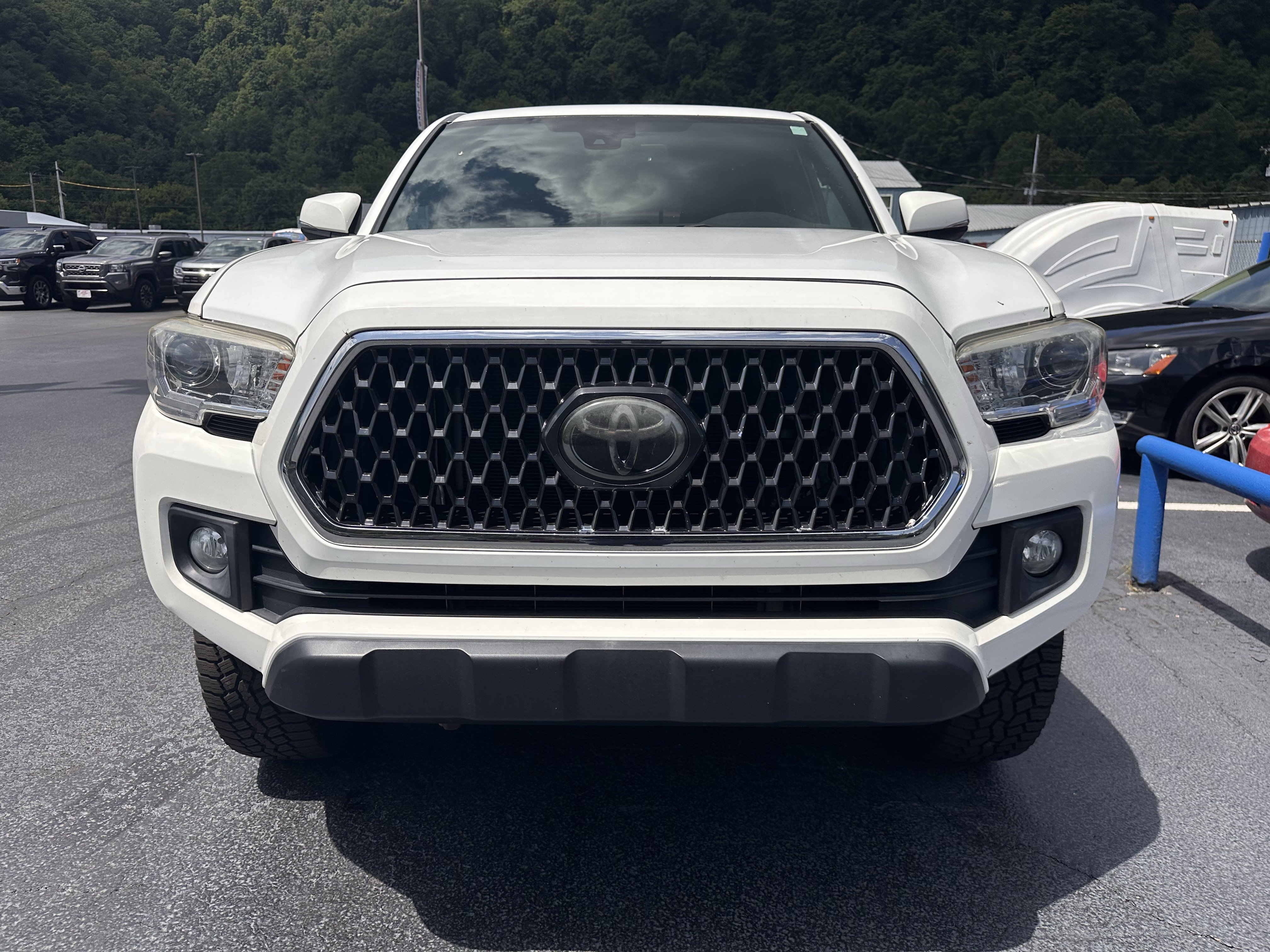 toyota tacoma 2018 3TMCZ5AN1JM171851 image toyota tacoma 2018 3TMCZ5AN1JM171851 image