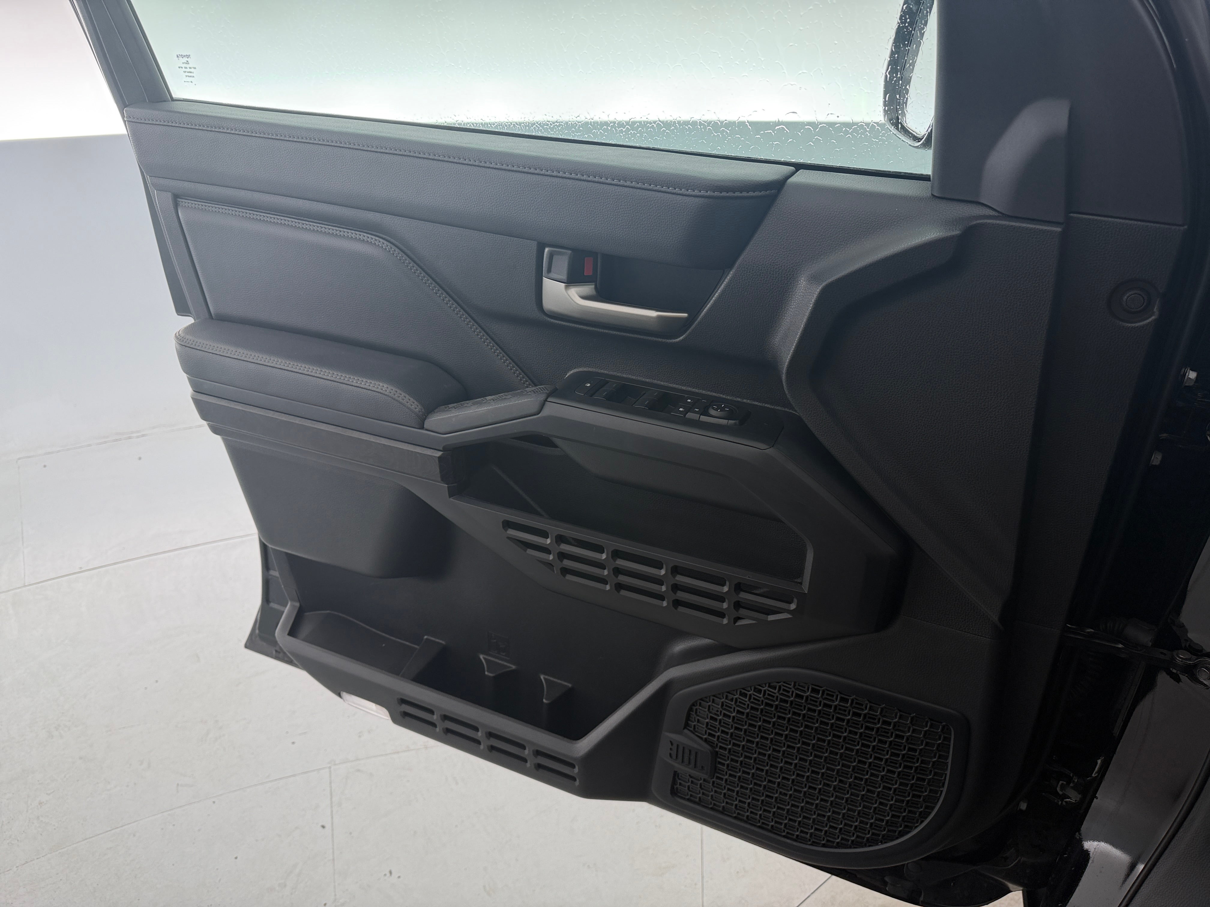 toyota tacoma 2024 3TMLB5JNXRM070257 image toyota tacoma 2024 3TMLB5JNXRM070257 image