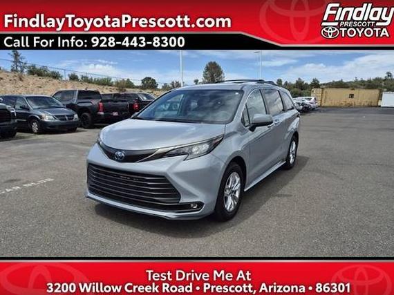 TOYOTA SIENNA 2022 5TDASKFCXNS055653 image