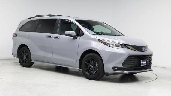 TOYOTA SIENNA 2022 5TDASKFC9NS042568 image
