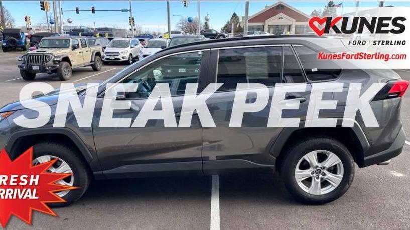 TOYOTA RAV4 2017 2T3BFREV1HW595321 image