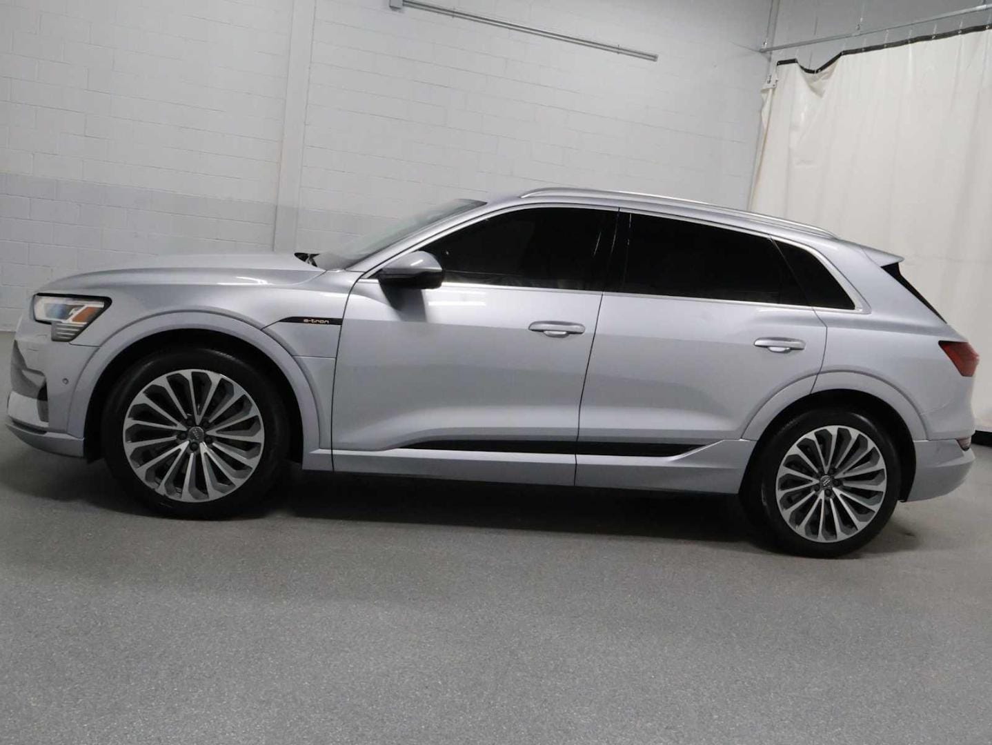 audi e-tron 2019 WA1VABGE9KB012214 image audi e-tron 2019 WA1VABGE9KB012214 image