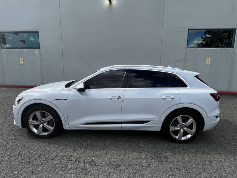 audi e-tron 2019 WA1LAAGE8KB023805 image audi e-tron 2019 WA1LAAGE8KB023805 image