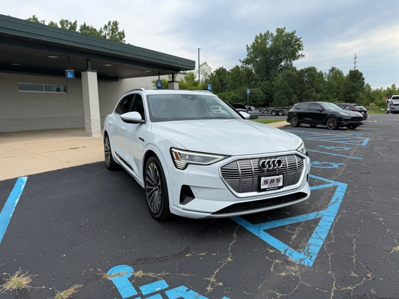 audi e-tron 2019 WA1VAAGE4KB022742 image audi e-tron 2019 WA1VAAGE4KB022742 image
