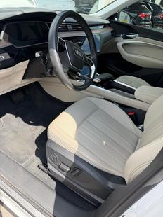 audi e-tron 2019 WA1LAAGE1KB022754 image audi e-tron 2019 WA1LAAGE1KB022754 image