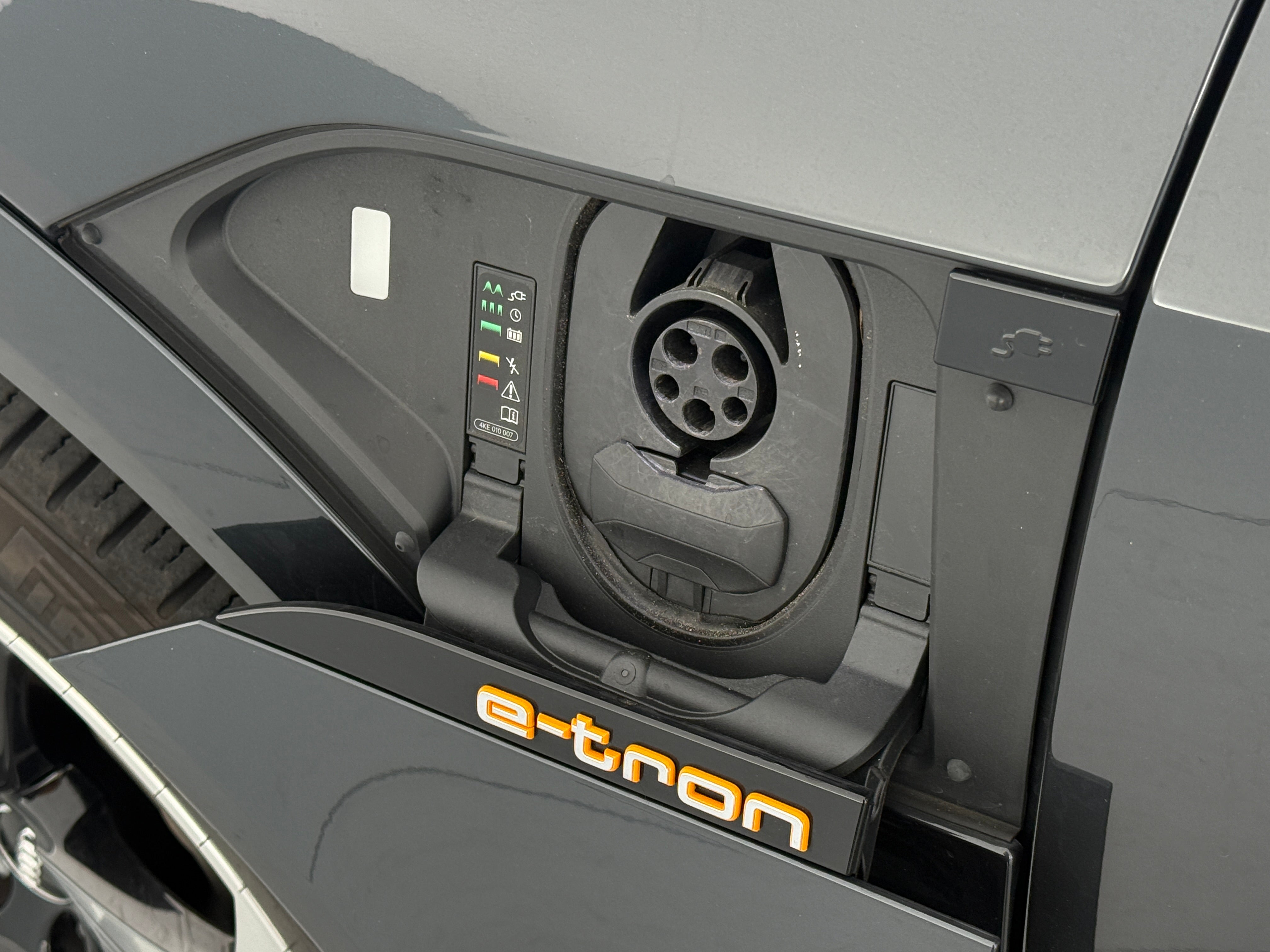 audi e-tron 2019 WA1LAAGEXKB024454 image audi e-tron 2019 WA1LAAGEXKB024454 image