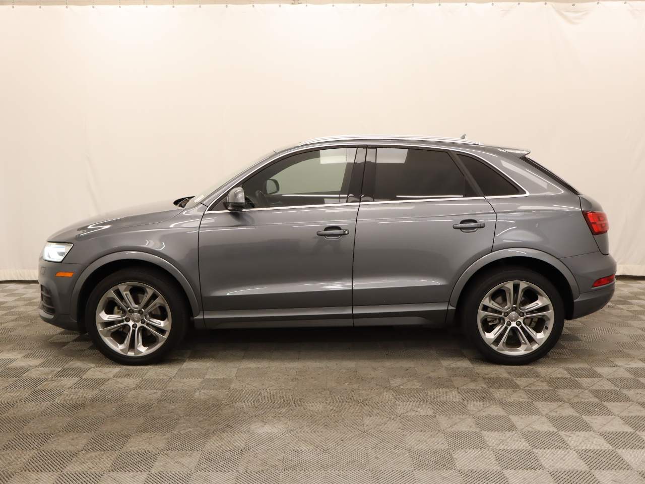 audi q3 2016 WA1BFCFS2GR012720 image audi q3 2016 WA1BFCFS2GR012720 image