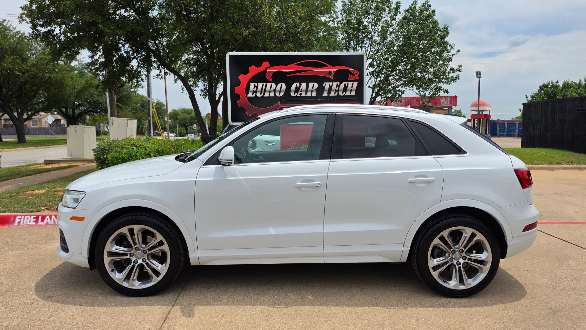 audi q3 2017 WA1JCCFS6HR002116 image audi q3 2017 WA1JCCFS6HR002116 image