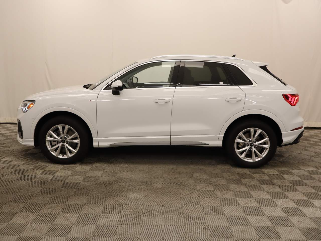 audi q3 2024 WA1EECF30R1117735 image audi q3 2024 WA1EECF30R1117735 image
