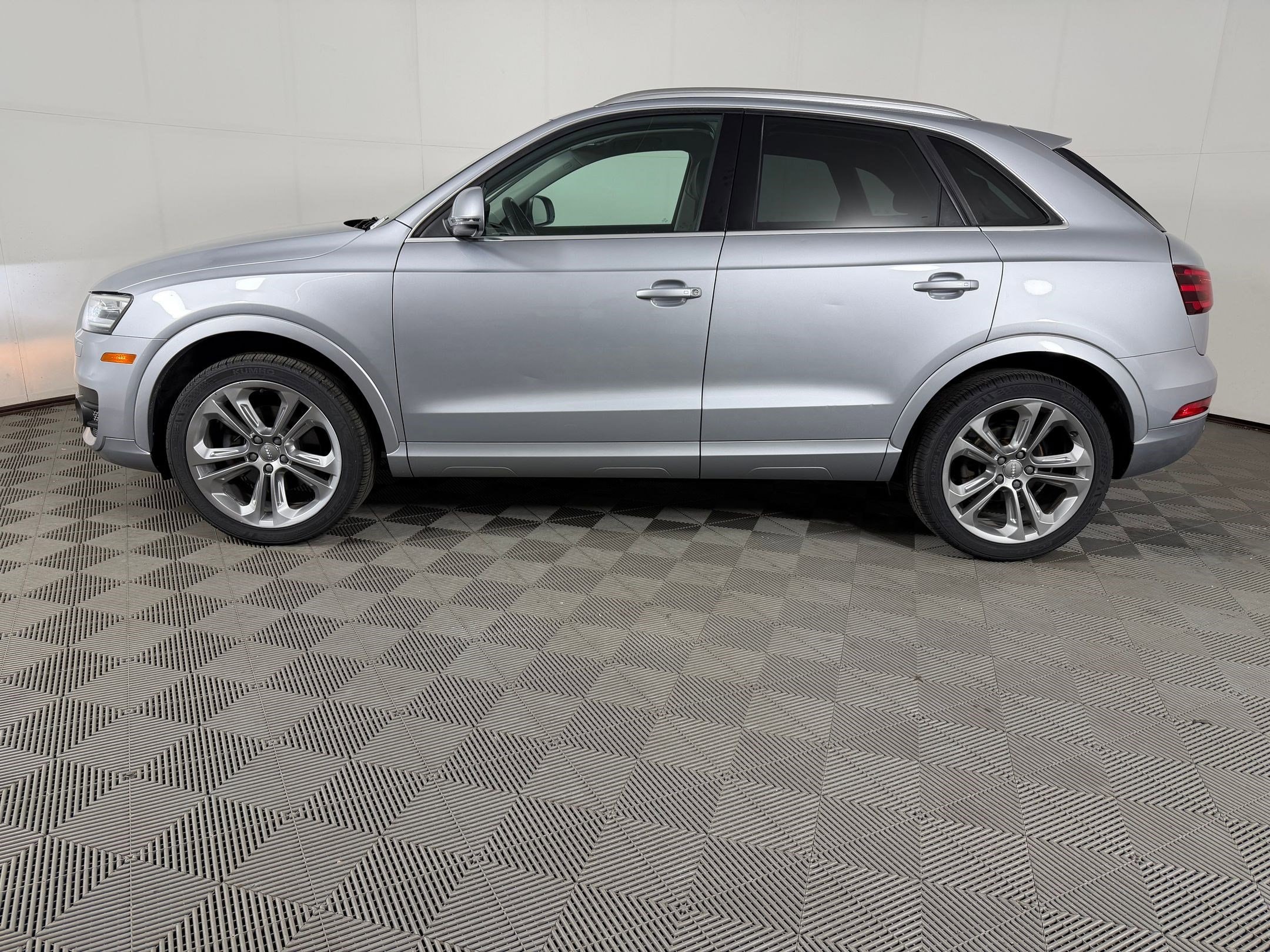 audi q3 2015 WA1GFCFS5FR012330 image audi q3 2015 WA1GFCFS5FR012330 image