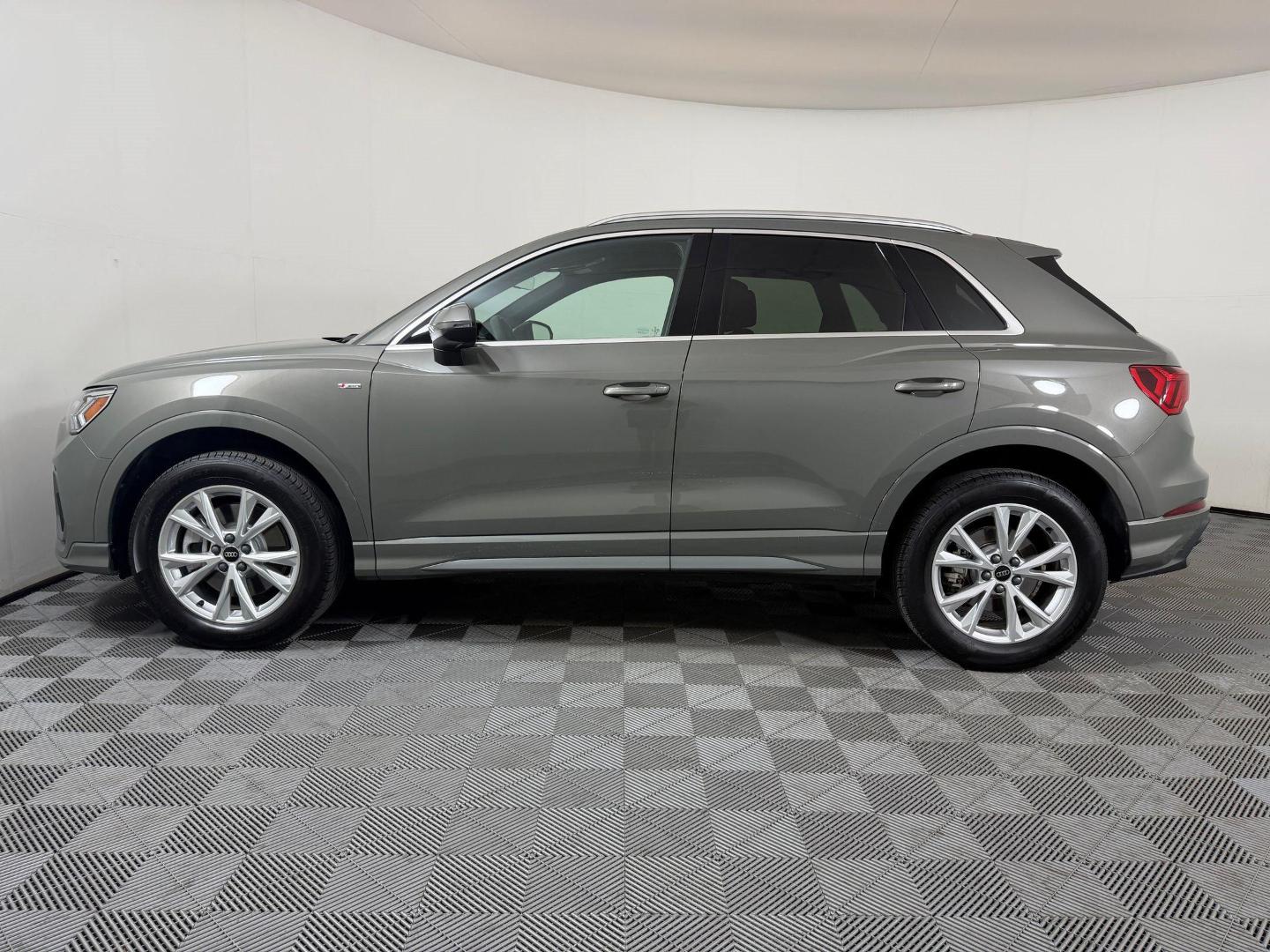 audi q3 2025 WA1DECF35S1107946 image audi q3 2025 WA1DECF35S1107946 image
