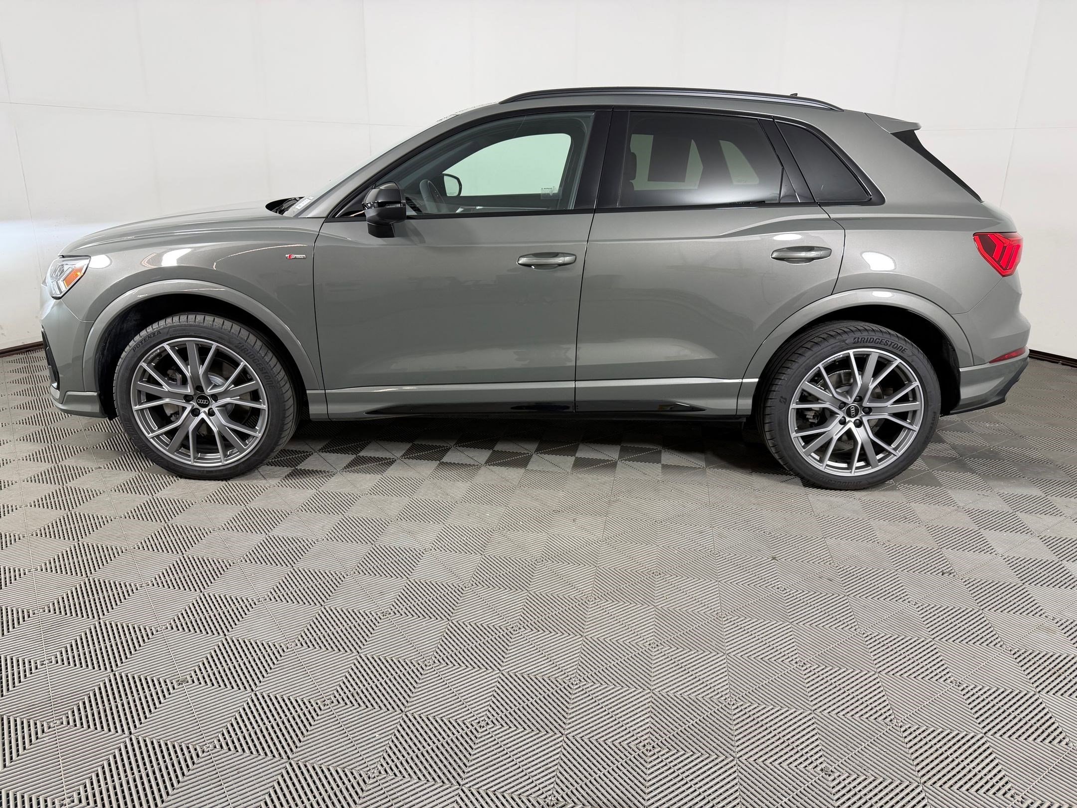 audi q3 2025 WA1EECF39S1076401 image audi q3 2025 WA1EECF39S1076401 image